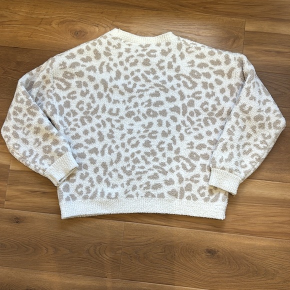 Lulu’s comfyluxe fuzzy leopard print sweater - Picture 2 of 3